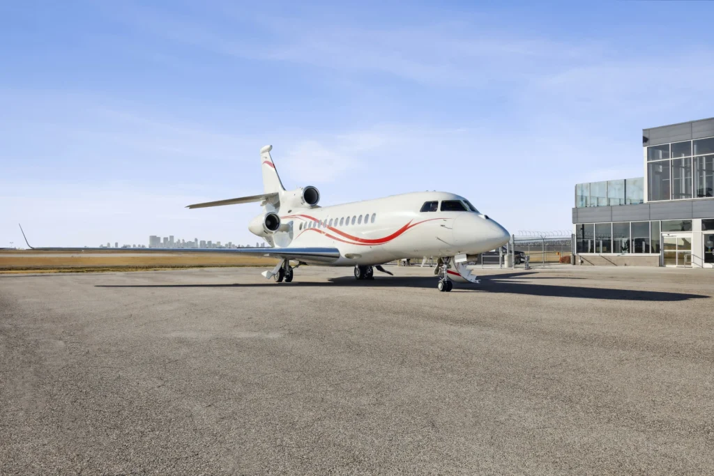 Falcon 7X, Calgary International Airport.